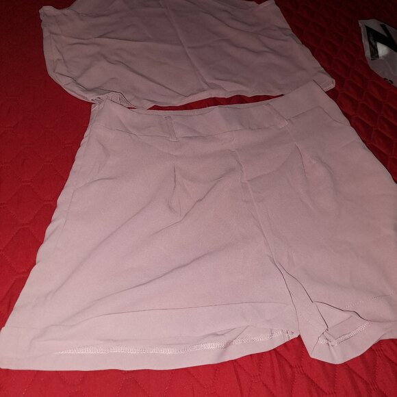 Halter Top & Roll Hem Belted Shorts Size XLarge *TWO PIECE SET* NEVER WORN - Picture 2 of 6